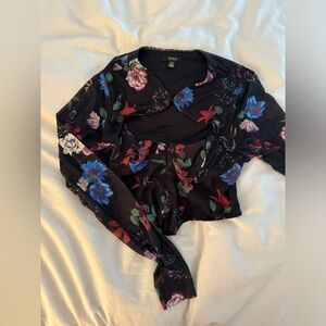 Floral cut out crop top, size M